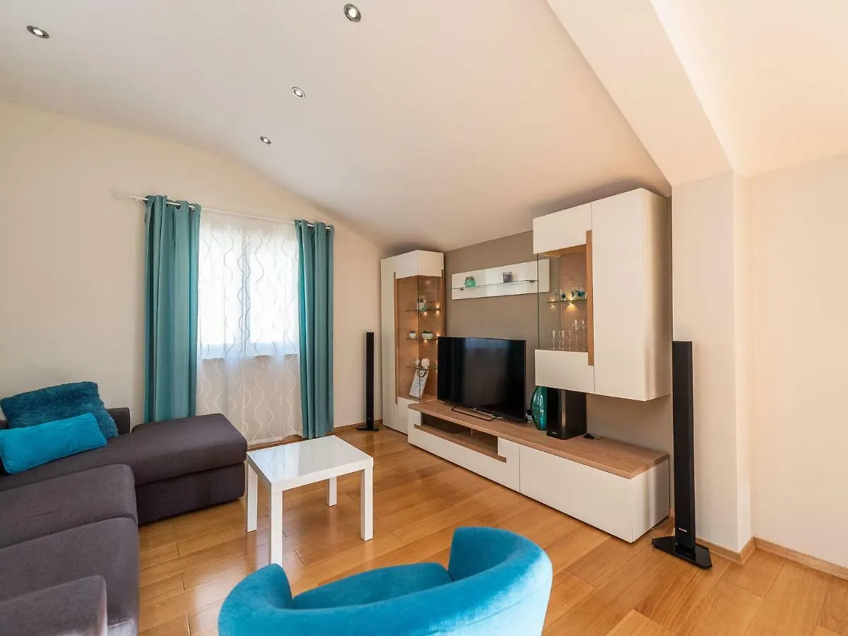 Cozy Holiday Home In Petrcane With Private Terrace Kožino