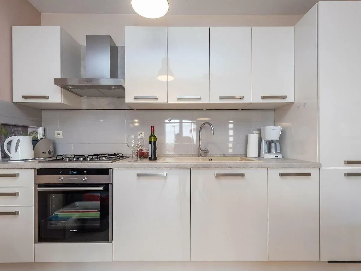 Cozy Holiday Home In Petrcane With Private Terrace Kožino